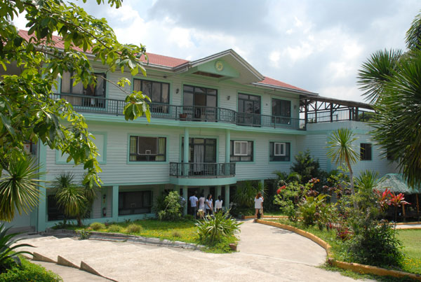 philace013.jpg